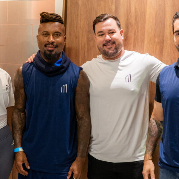 Zé Roberto ao lado dos sócios do ARC Hospital Premium durante o Movimento Onze em São Paulo
